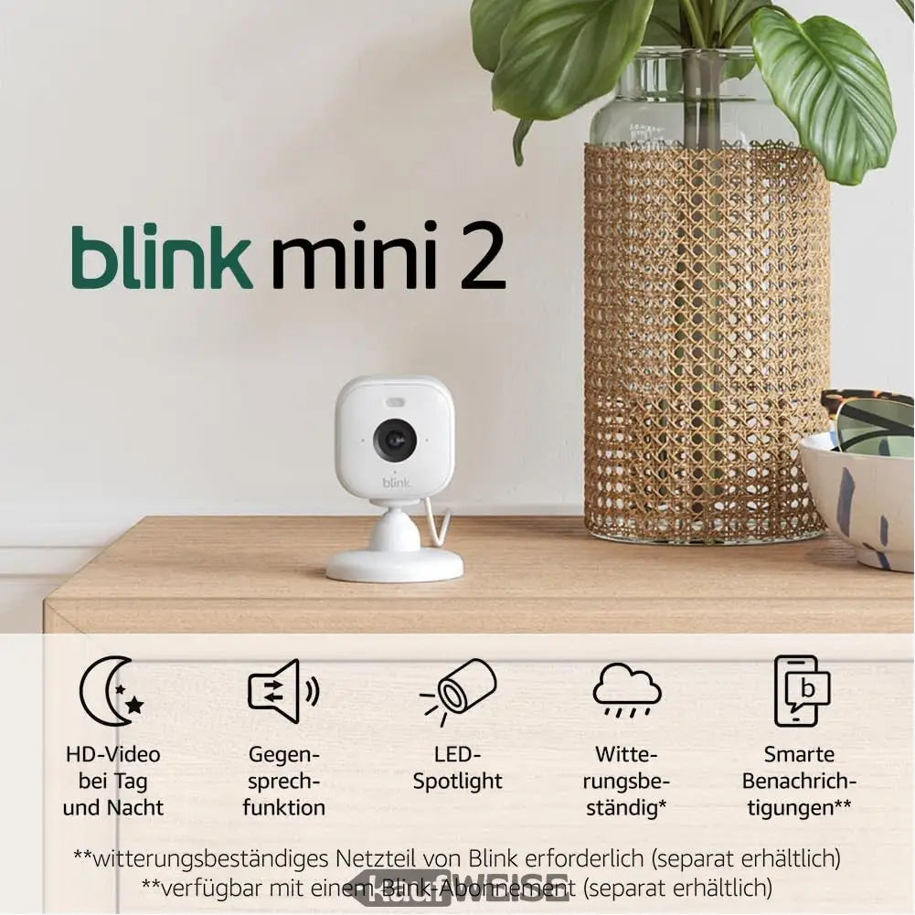 Blink Mini 2 HD-Nachtsicht Innenkamera mit LED-Spotlight auf Holz