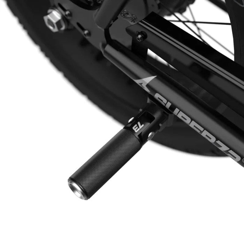 Schwarzer Metall Fahrradpedal mit strukturierter Grifffläche für Super73 Klappbare Fußrasten